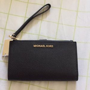Double zip wristlet